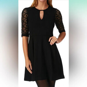 French Connection Sleeve & back
Lace knit dress